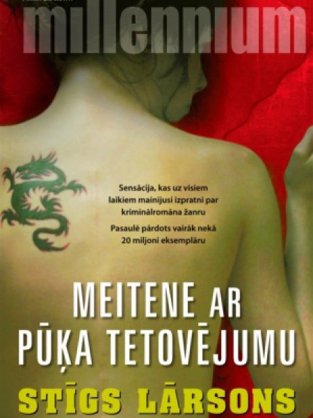 Meitene ar pūķa tetovējumu