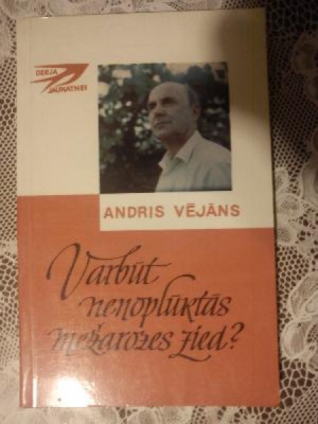 Varbūt nenoplūktās mežrozes zied 