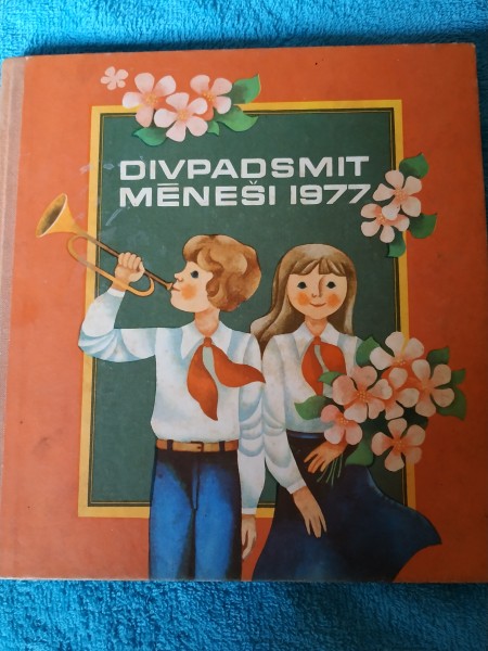 Divpadsmit mēneši 1977
