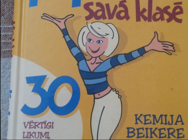 Kā kļūt populārai savā klasē 