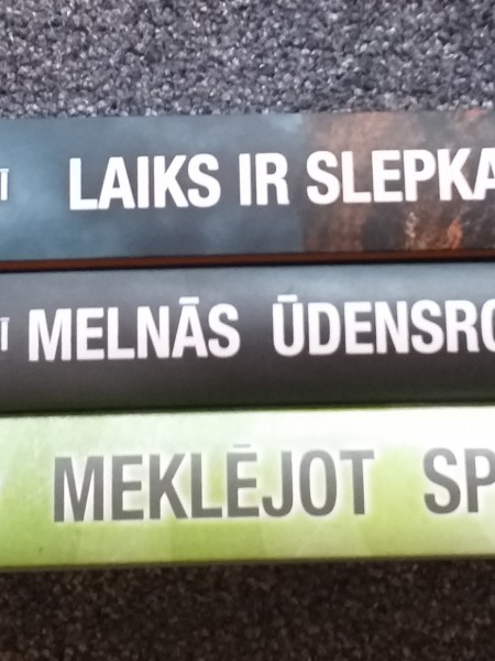 Laiks ir slepkava .Meklējot spāri .Melnās ūdensrozes