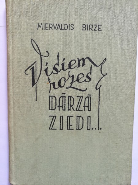 Visiem rozes dārzā ziedi