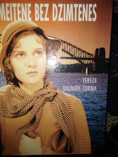 Meitene bez dzimtenes