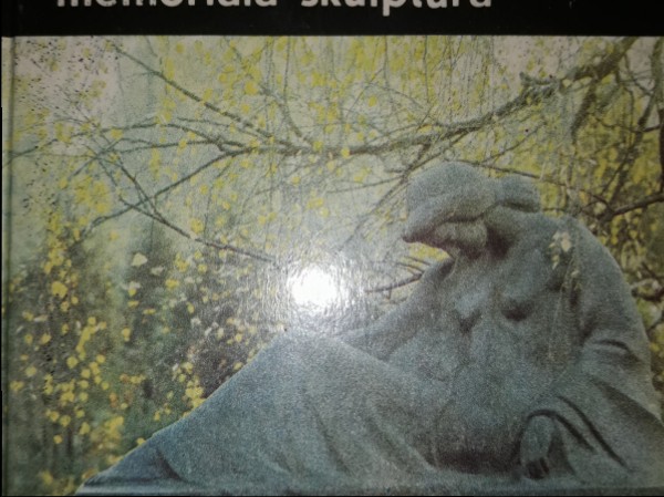 Meža kapu memoriālā skulptūra