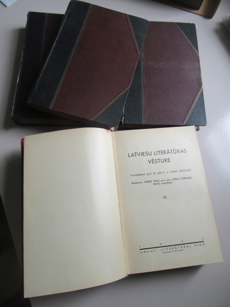 LATVIEŠU LITERATŪRAS VĒSTURE