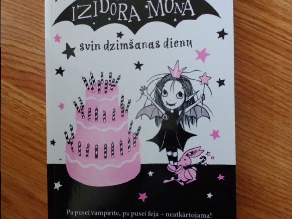 Izidora Mūna svin dzimšanas dienu