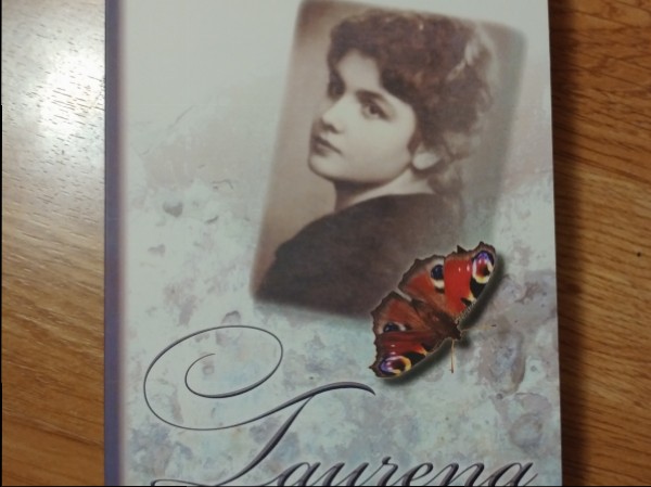 Laureņa lidojums akmenī