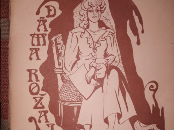 Dāma rožainā plīvurā