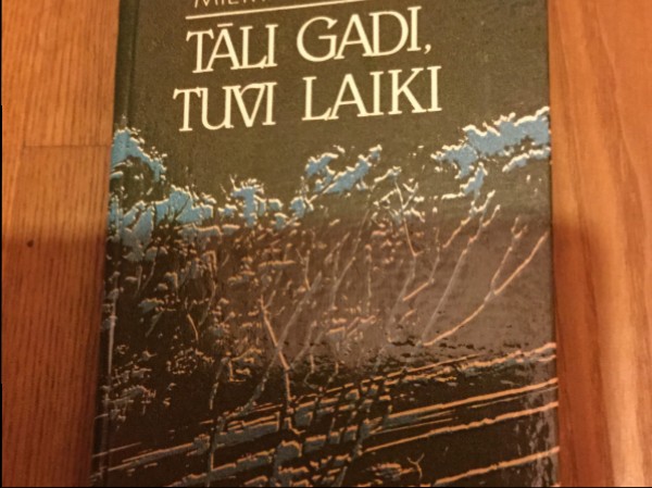 Tāli gadi, tuvi laiki