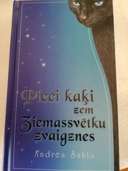 Pieci kaķi zem Ziemassvētku zvaigznes