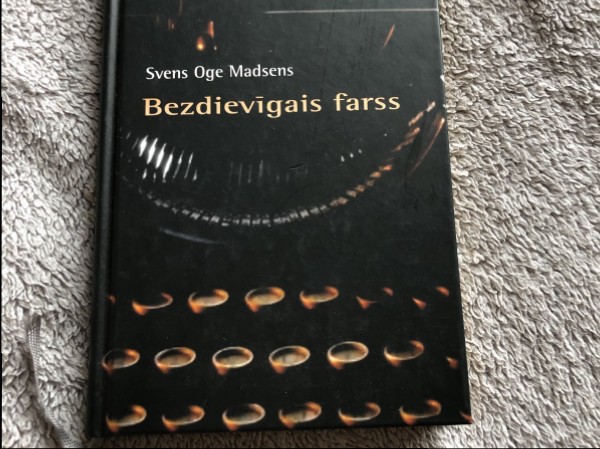 Bezdievīgais farss