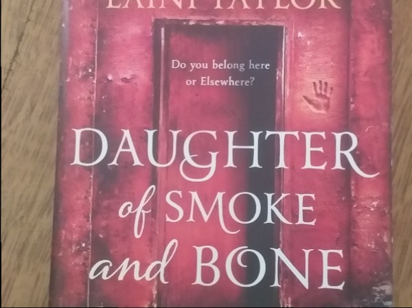 Daughter of smoke and bone