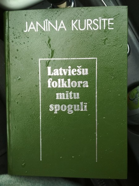 Latviešu folklora mītu spogulī