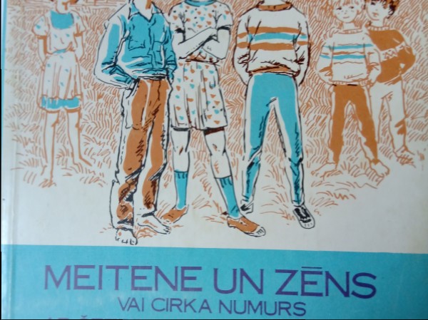 Meitene un zēns vai cirka nuurs ar četrpadsit plīts riņķiem