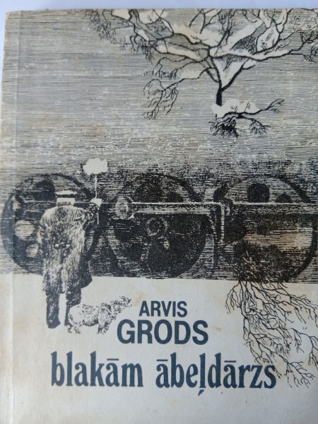 Blakām ābeļdārzs