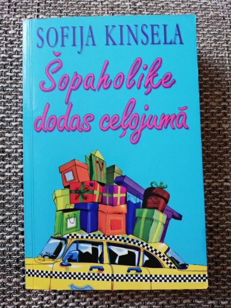 Šopaholiķe dodas ceļojumā 