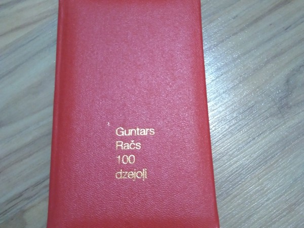 100 dzejoļi