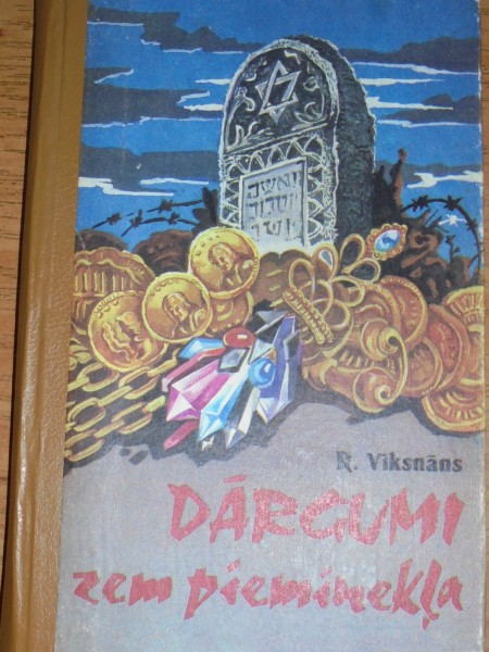 dārgumi zem pieminekļa