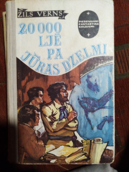 20 000 ljē pa jūras dzelmi