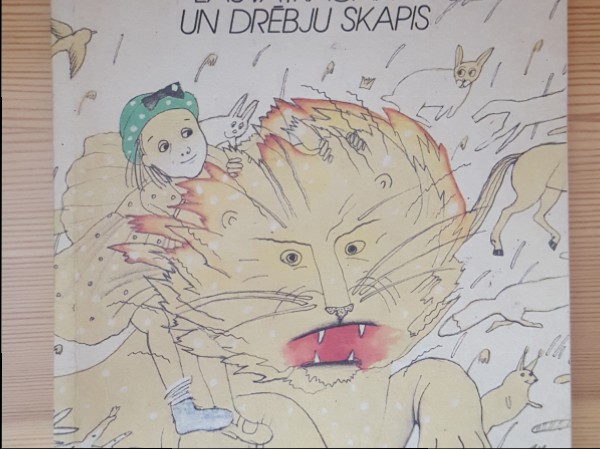 Lauva,ragana un drēbju skapis