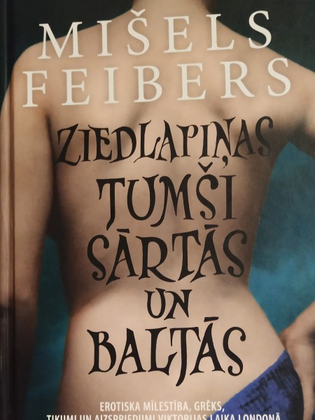 Ziedlapiņas tumši sārtās un baltās