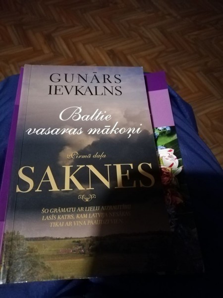 Baltie vasaras mākoņi