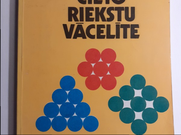 Cieto riekstu vācelīte
