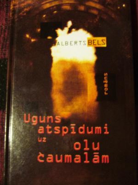 Uguns atspīdumi uz olu čaumalām