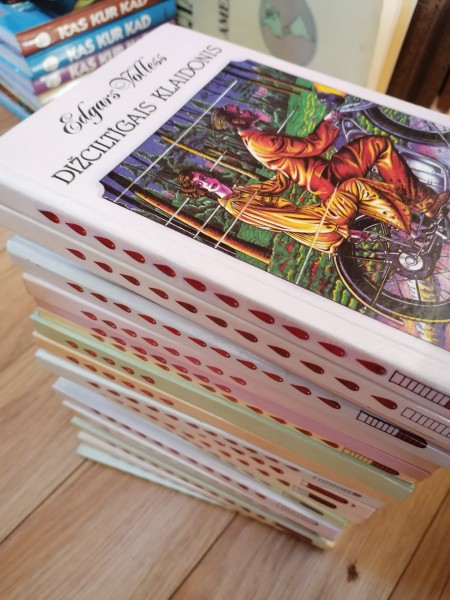 Detektīvi 20 grāmatas