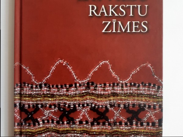 Latviešu rakstu zīmes