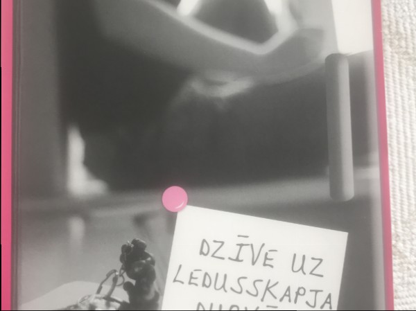 Dzīve uz ledusskapja durvīm