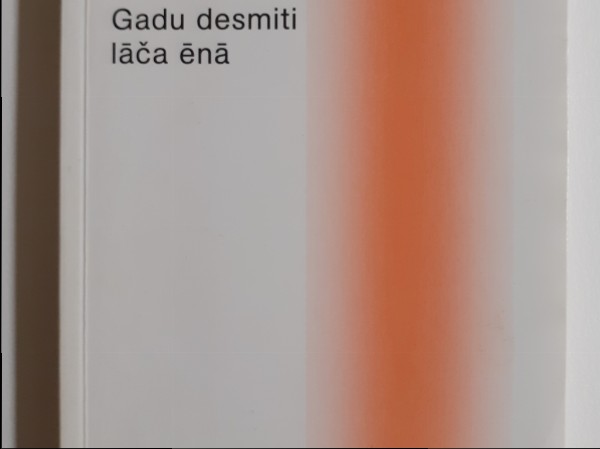 Gadu desmiti lāča ēnā