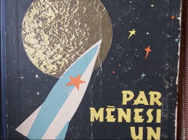 Par mēnesi un raķeti