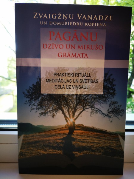Pagānu dzīvo un mirušo grāmata 