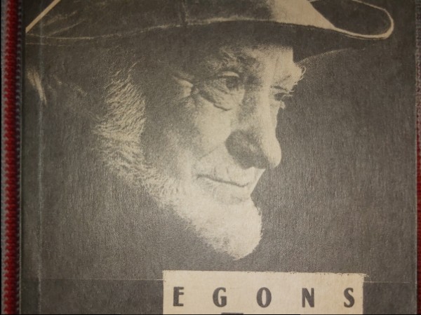 Rēta lūpas iekšpusē un ...