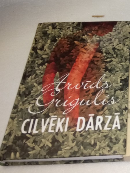 Cilvēki dārzā