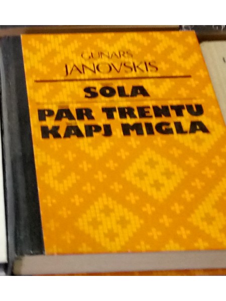 Sola  Pār trentu kāpj migla