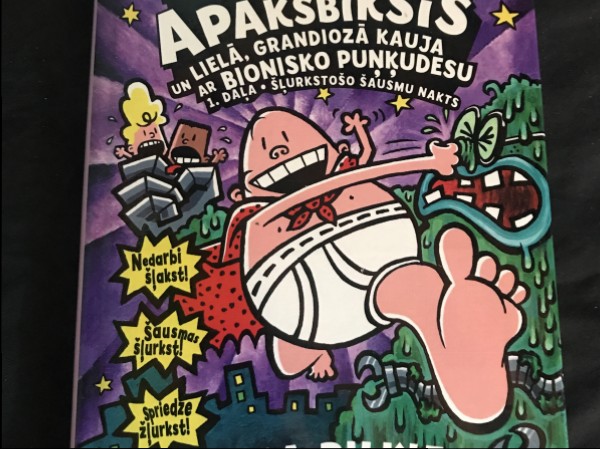 Supervaronis kapteinis apakšbiksis un lielā, grandiozā kauja ar bionisko puņķudesu