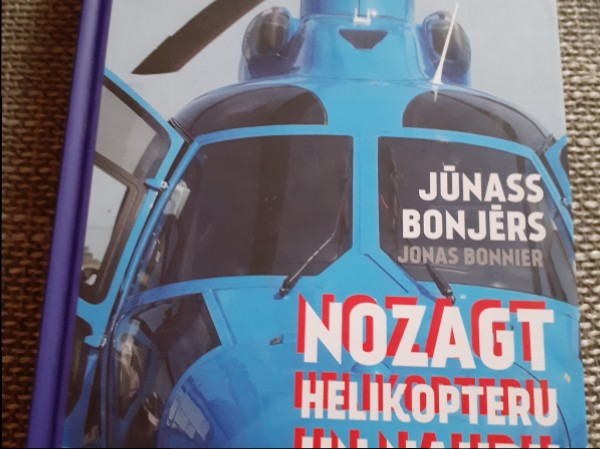 Nozagt helikopteru un naudu