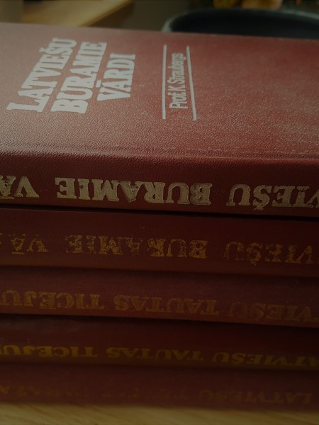 Latviešu buramie vārdi, Latviešu tautas paražas, Latviešu tautas ticējumi