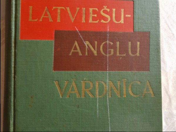 Latviešu-Angļu vārdnīca