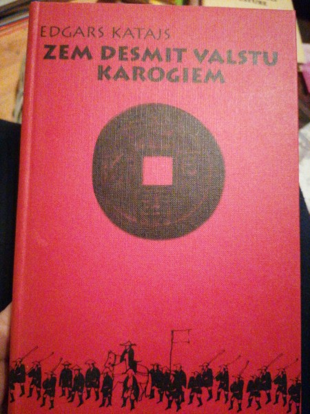 Zem desmit valstu karogiem