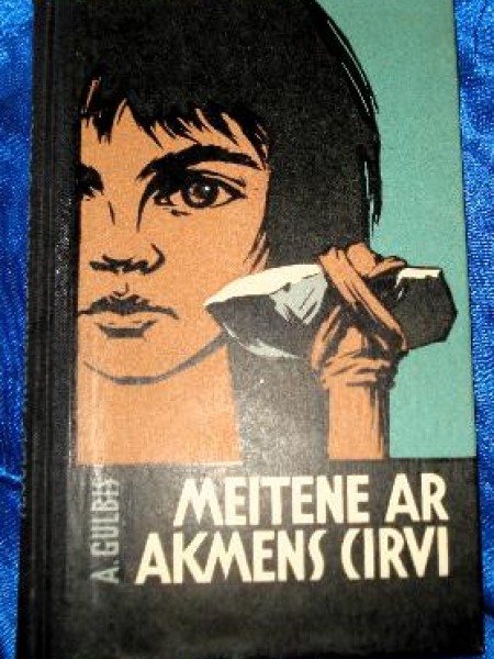 Meitene ar akmens cirvi