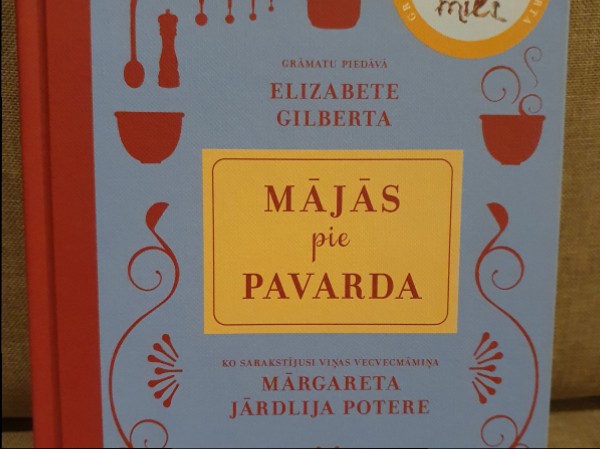 Mājās pie pavarda