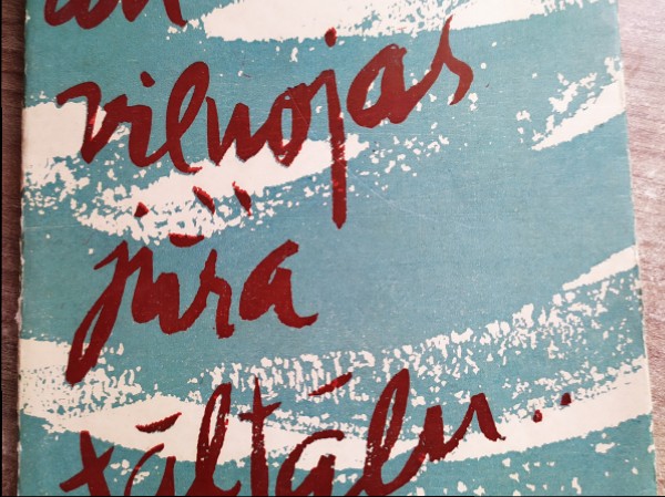 Un viļņojas jūra tāltālu