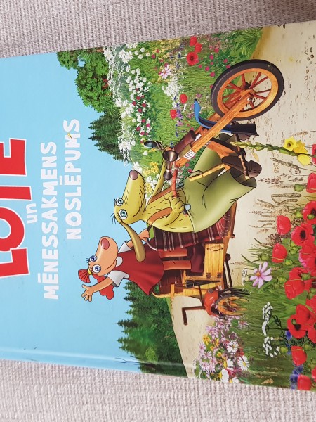 Lote un mēnessakmens noslēpums.