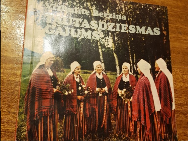 Tautasdziesmas gājums