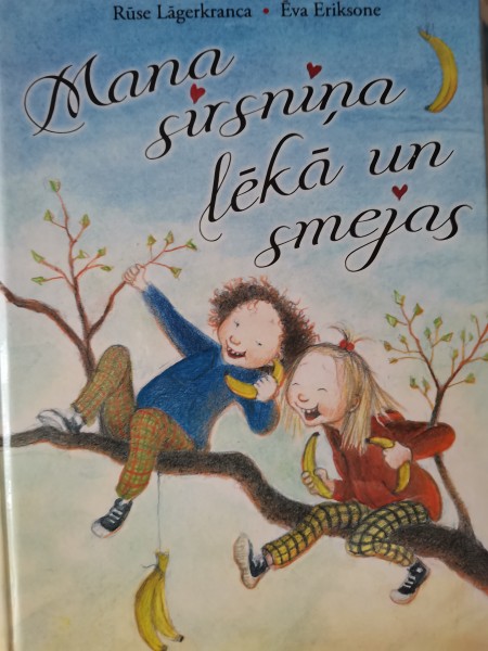 Mana sirsniņa lēkā un smejas