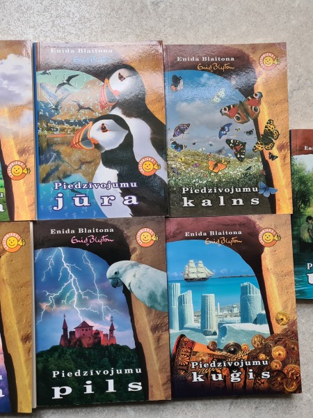 Piedzīvojumu sala, pils, ieleja, jūra, kalns, kuģis, upe