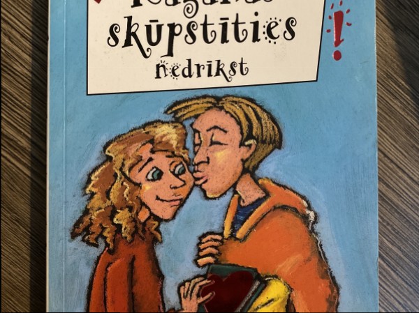 Raganas skūpstīties nedrīkst